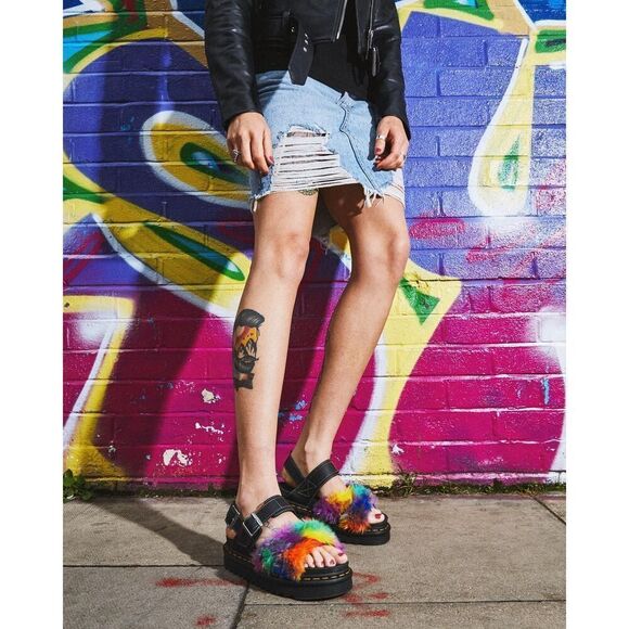 NWT Dr. Martens Voss ll Fluffy Sandals women’s size 6 Retail $100.00 - Picture 2 of 7